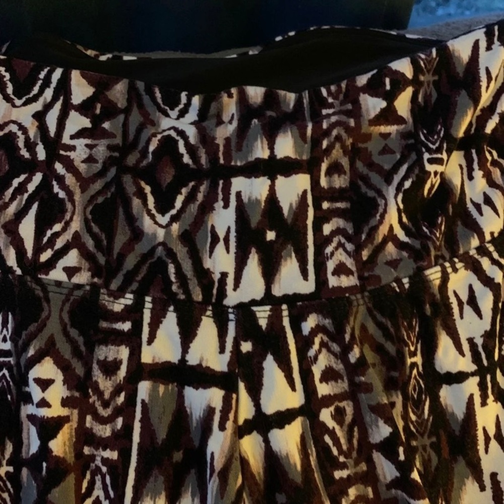 Patterned Leggings - Picture 2 of 3